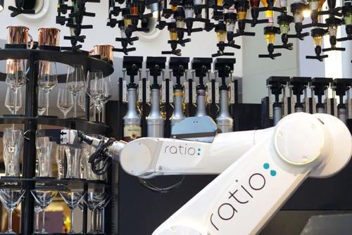 韓國現(xiàn)首家機器人咖啡館,人工智能將來會取代人類嗎？